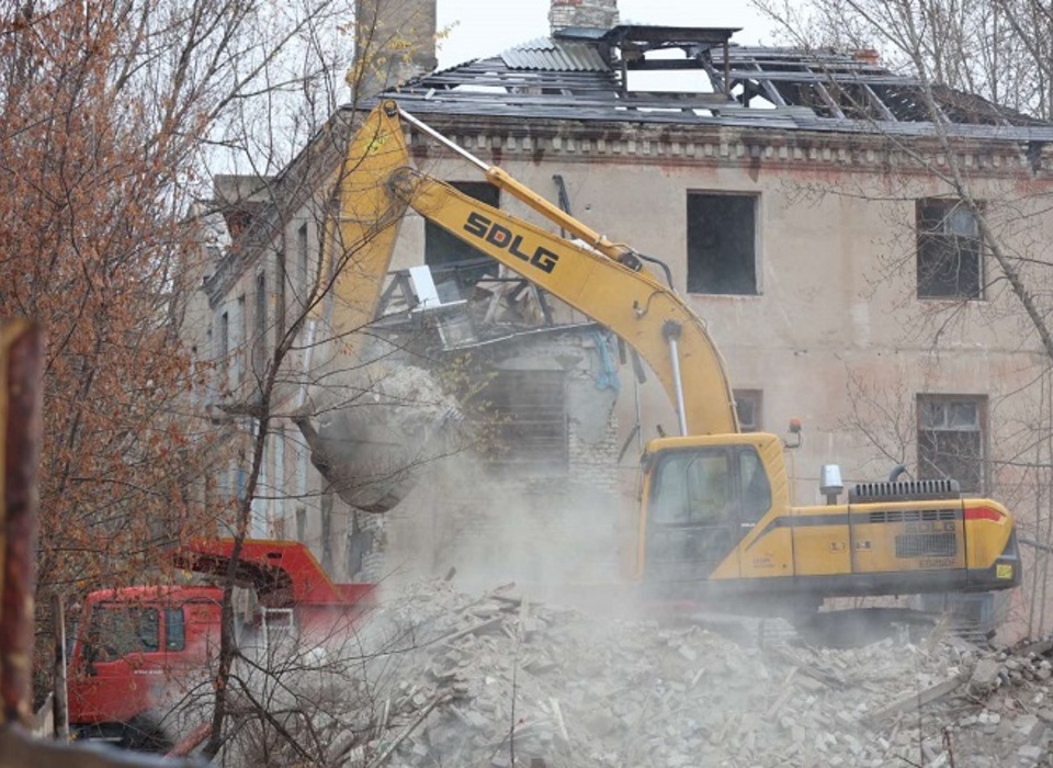 В Волгограде снесли ещё два расселённых аварийных дома